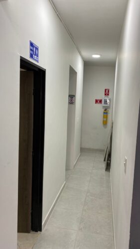 corredor de empresa remodelaciones jc