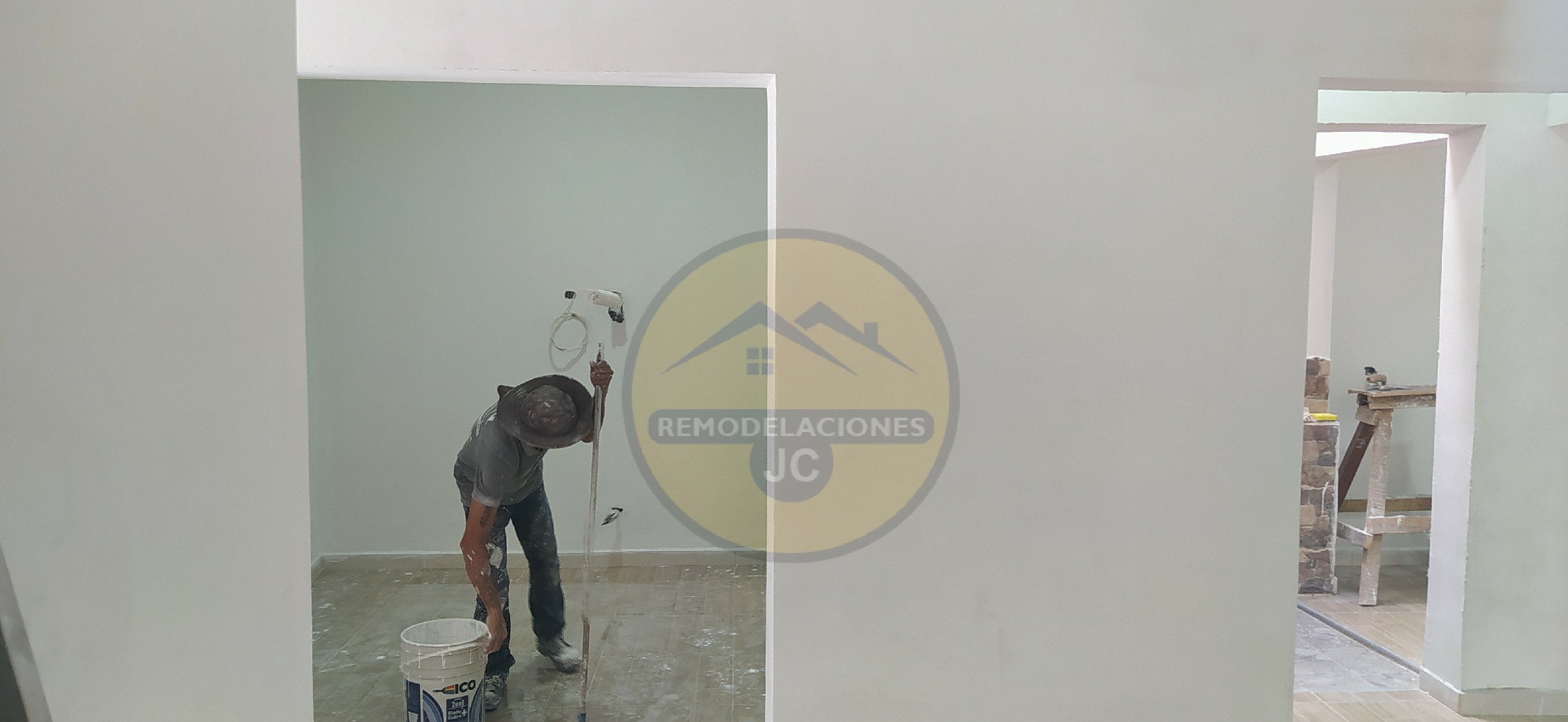 pintura de casa por oficial de acabados