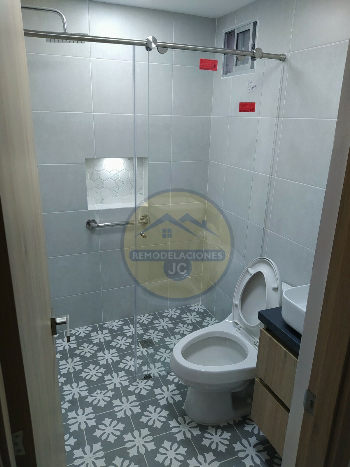 cabina deslizante en vidrio templado para baños