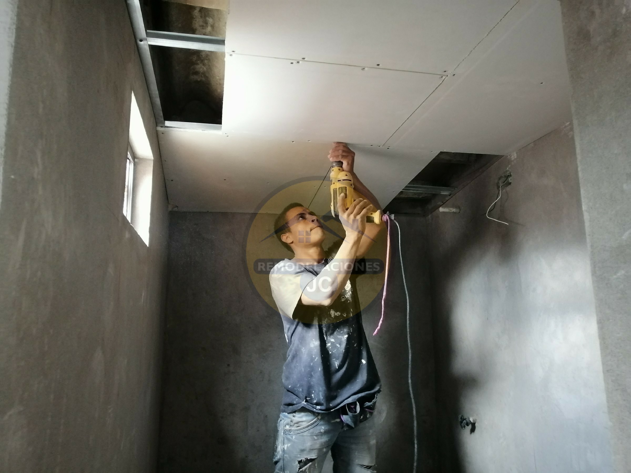 oficial de acabados, instalador de cielo en drywall en Medellín, bello, envigado e Itagüí