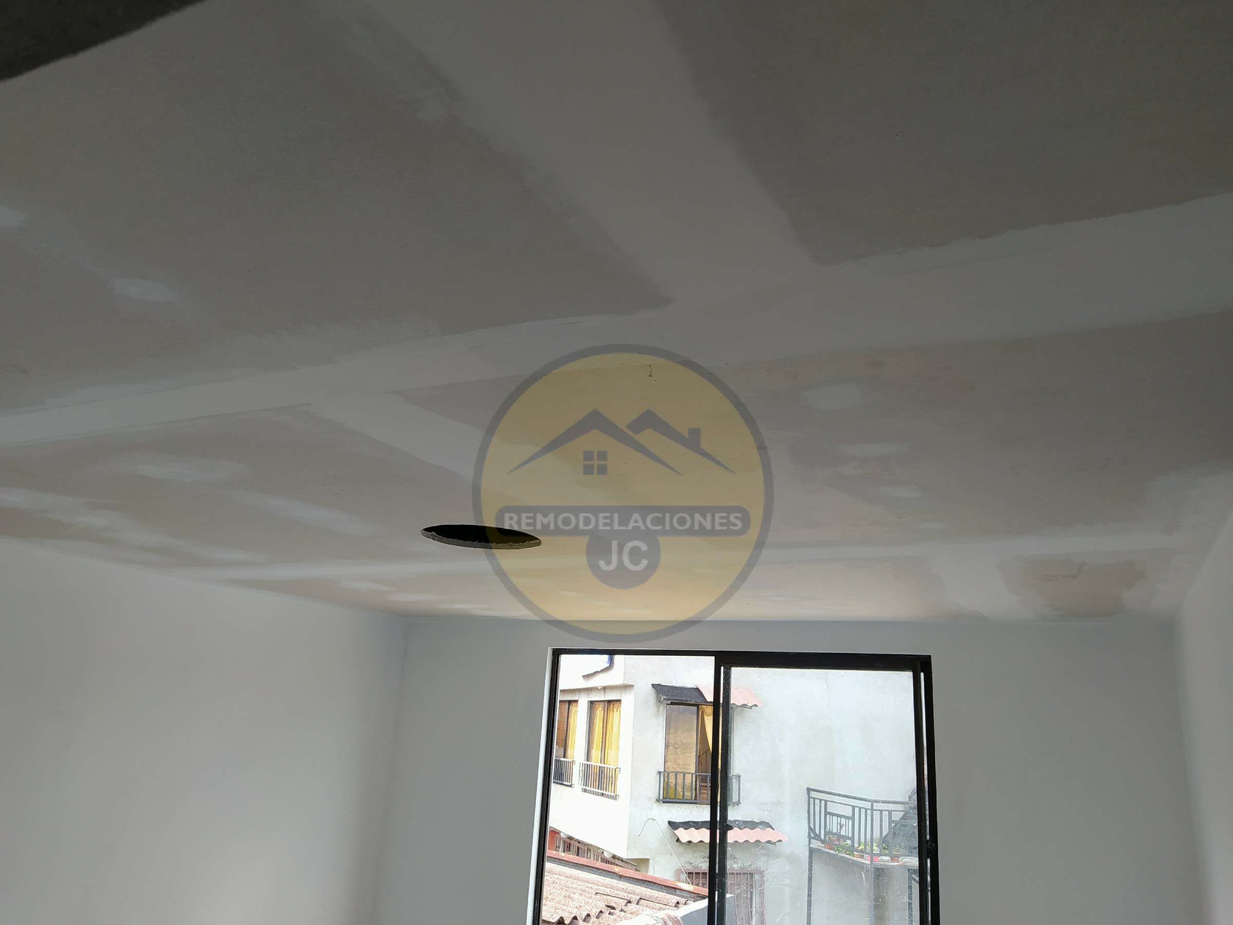 proceso de instalación de cielo en drywall para casas, apartamentos, locales y oficinas