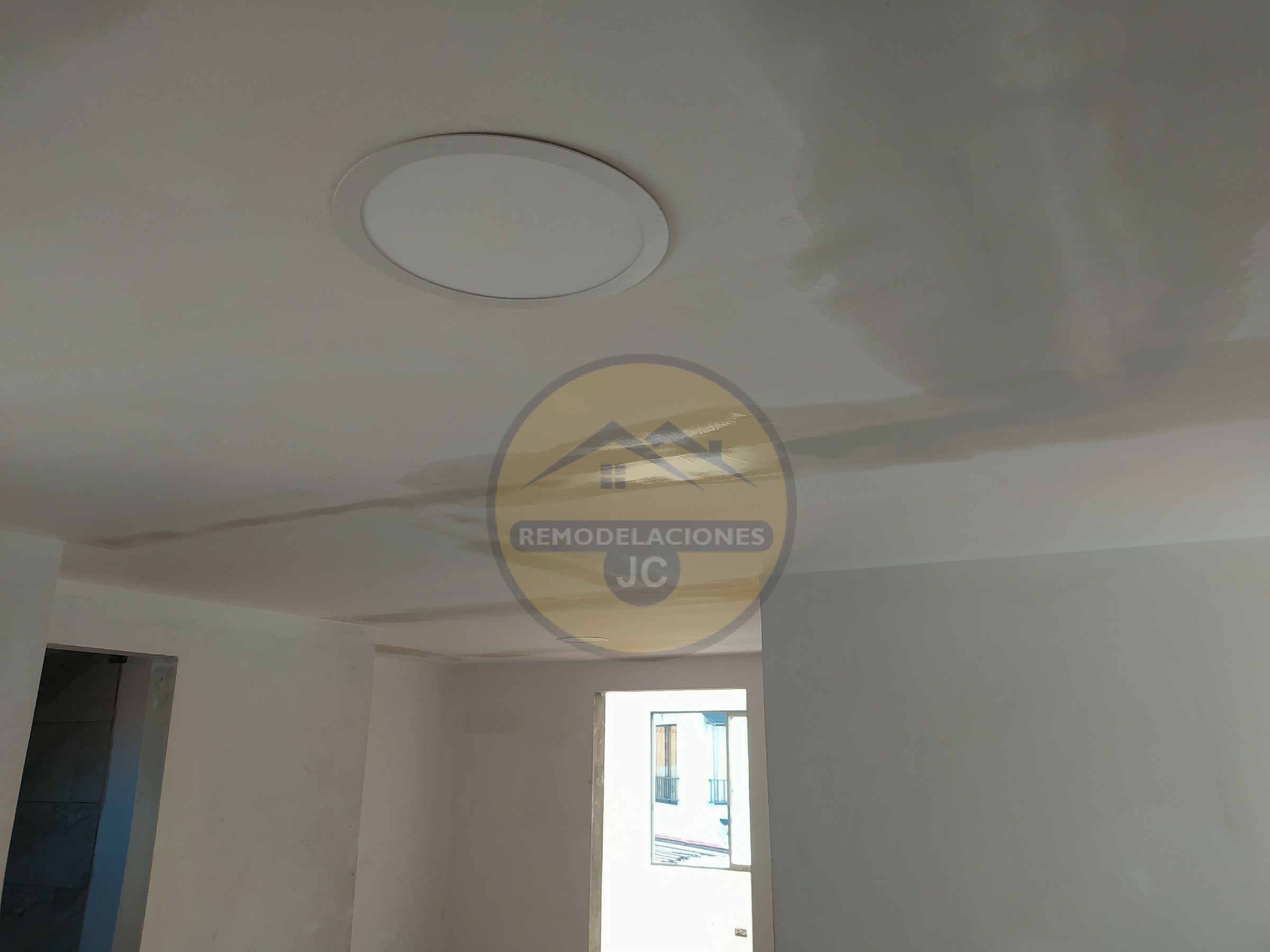 cielo en drywall estucado con iluminaciones led de empotrar