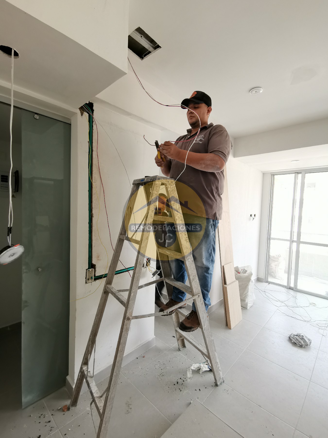 alambrando electricidad de casa