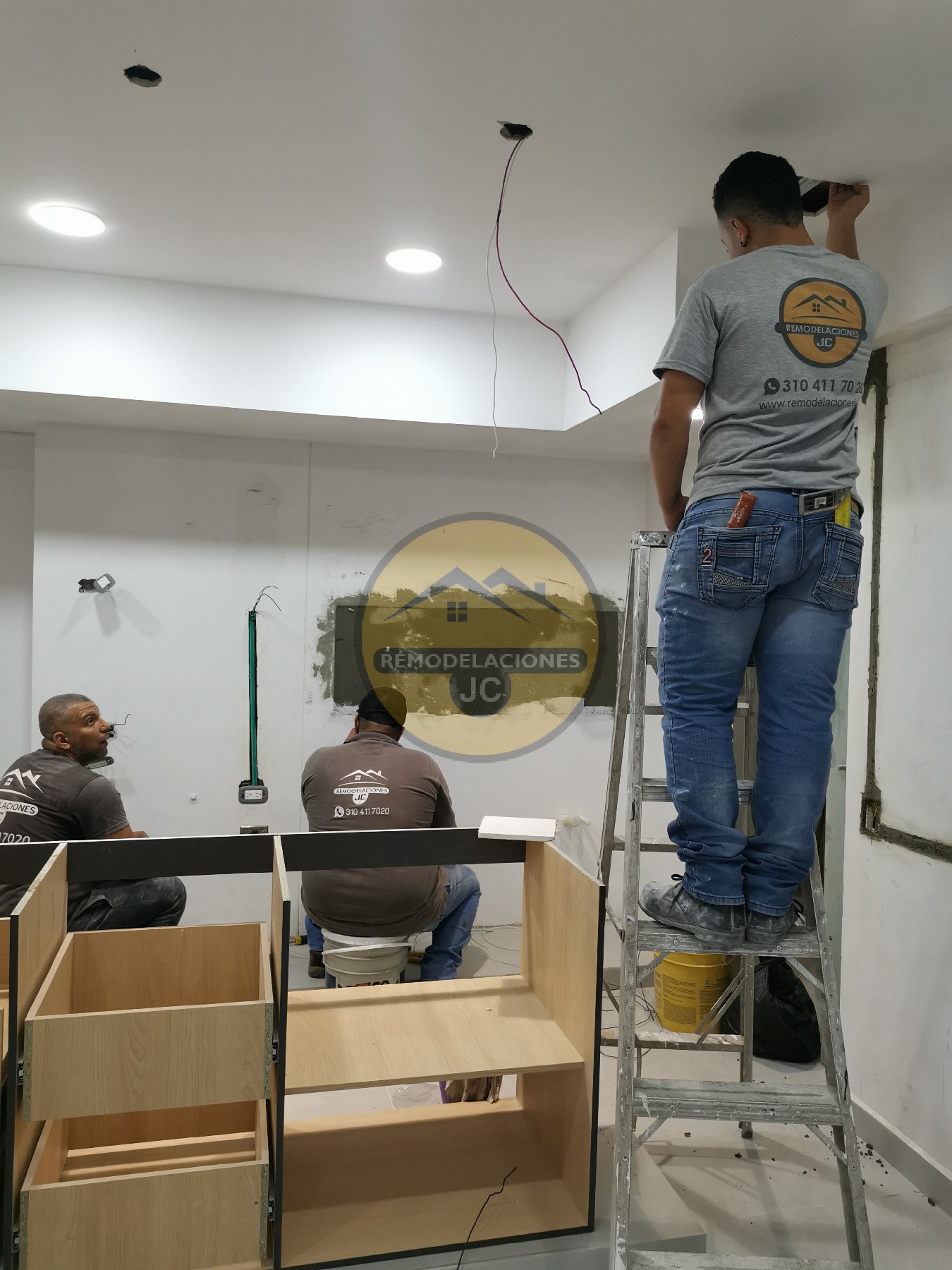 trabajadores oficiales electricistas