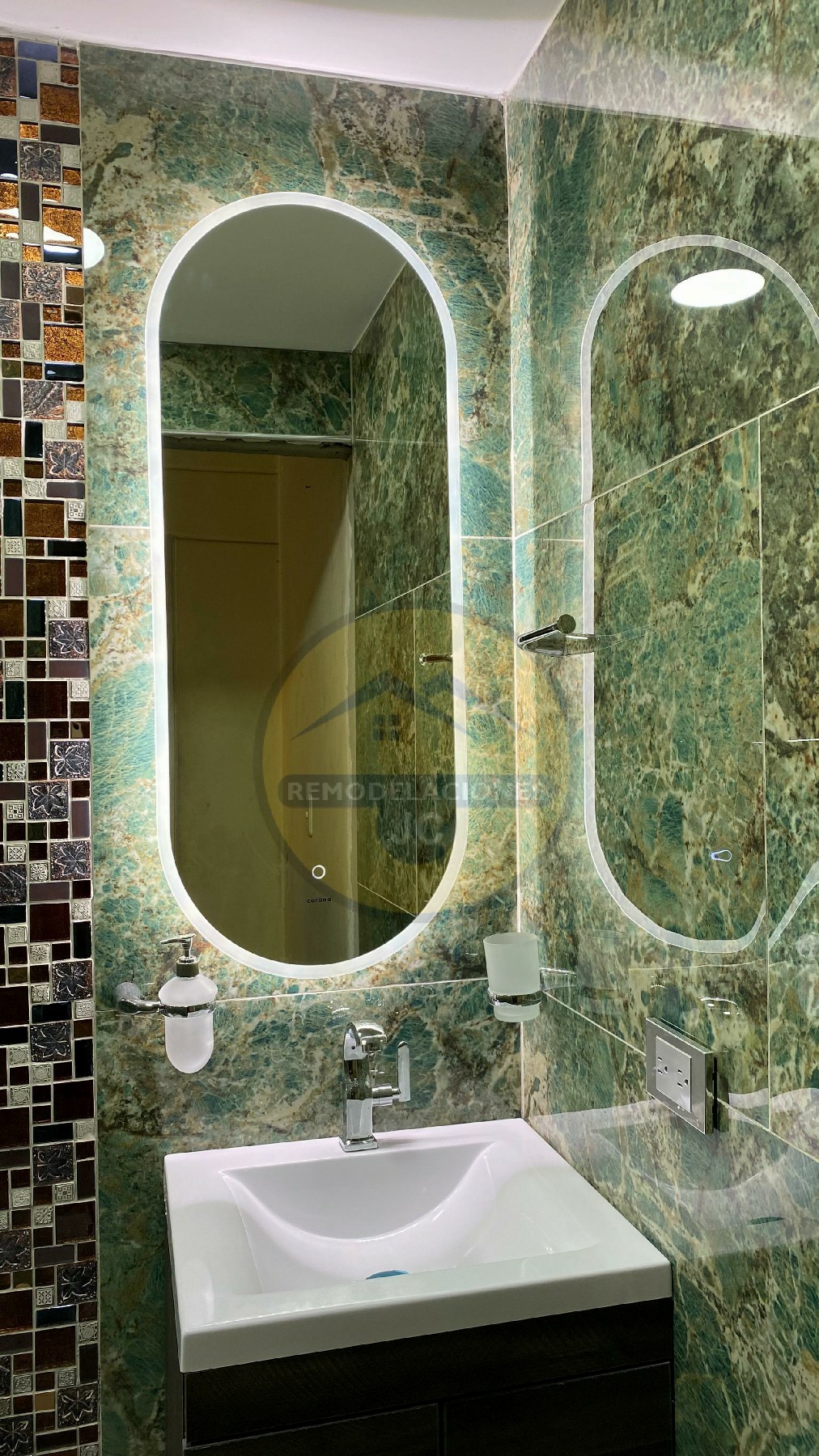 instalación de luz indirecta para espejo de baño